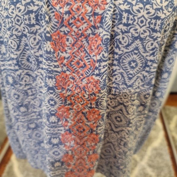 Off shoulders women top - Picture 3 of 5